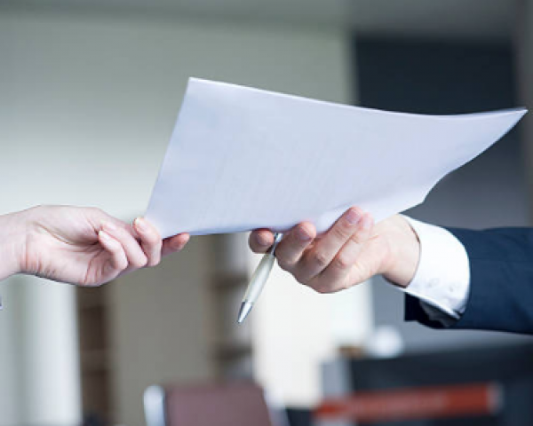 L’impossible transfert du contrat de travail du salarié sans papiers dû à l’irrégularité de son embauche 